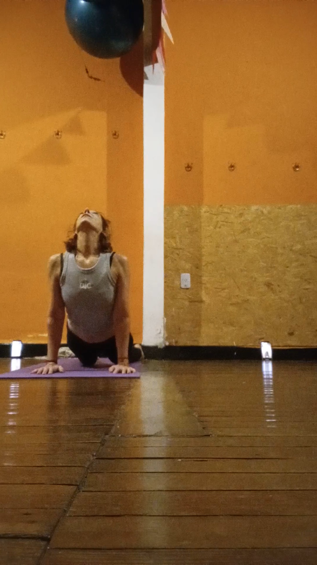 Sesión de yoga en Te oriento a sanar